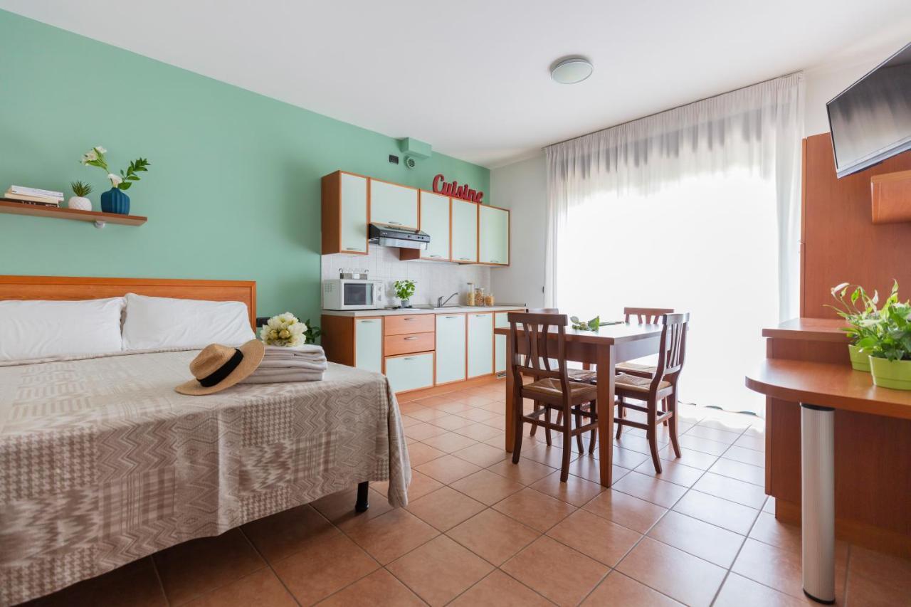 Nettuno Residence Hotel Peschiera del Garda Exterior foto