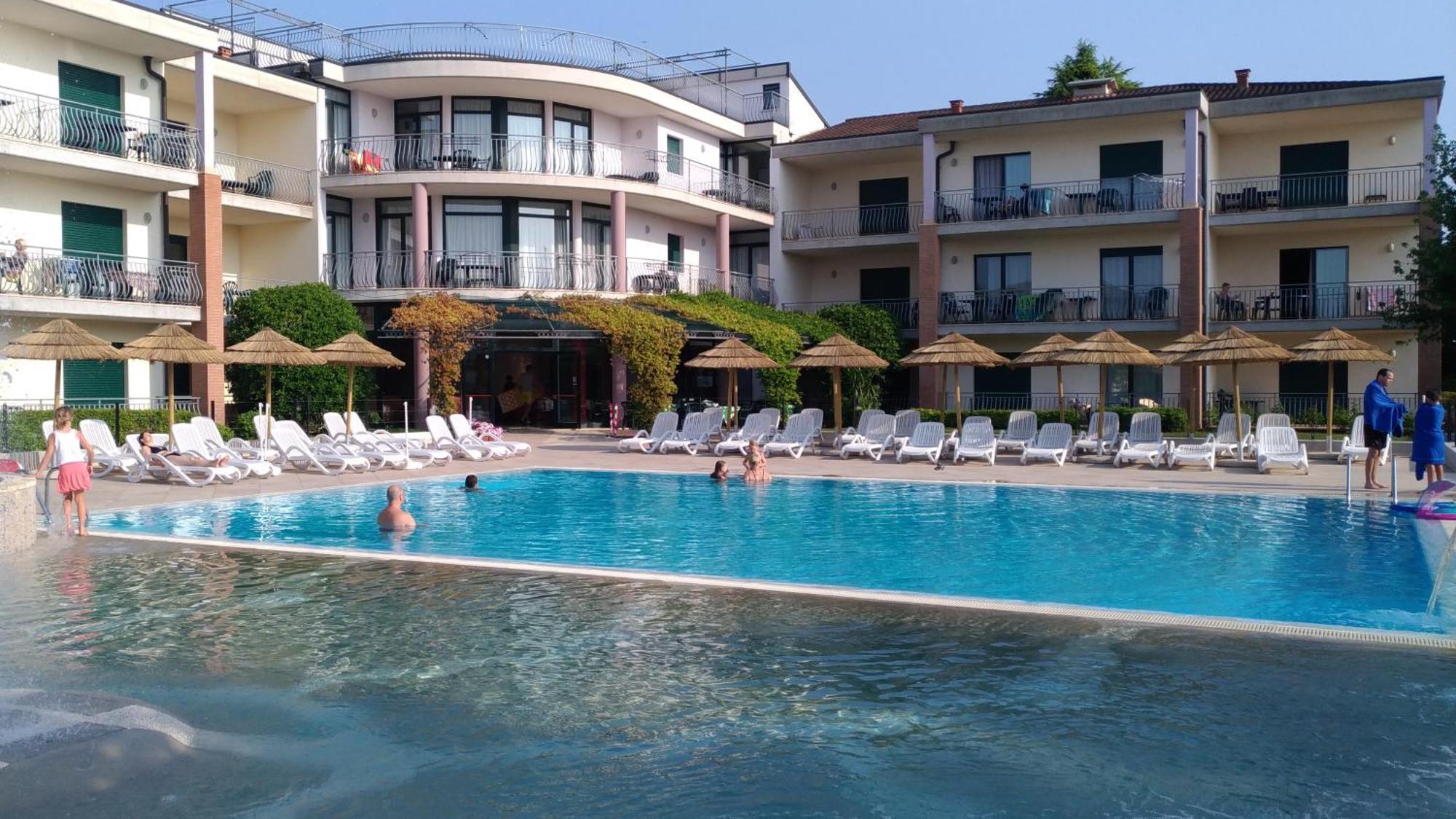 Nettuno Residence Hotel Peschiera del Garda Exterior foto