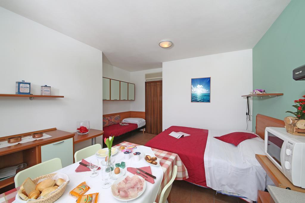 Nettuno Residence Hotel Peschiera del Garda Exterior foto